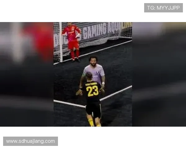 马塞洛国王联赛赛场上秀脚法脚后跟巧妙过人引爆全场惊叹